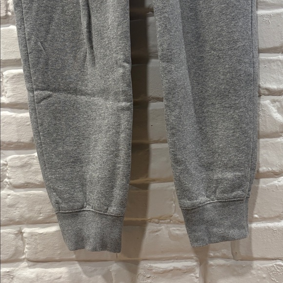WOMANS SIZE M NIKE SWEATS - Picture 3 of 8